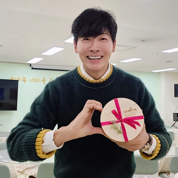 Popular photo full of fans’ love for Kim Yongpil