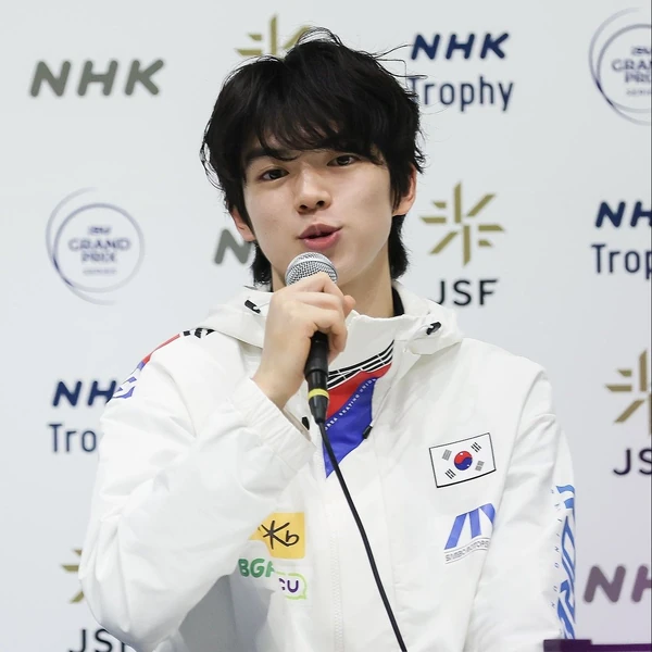 Postingan banner paling populer di komunitas Cha Junhwan