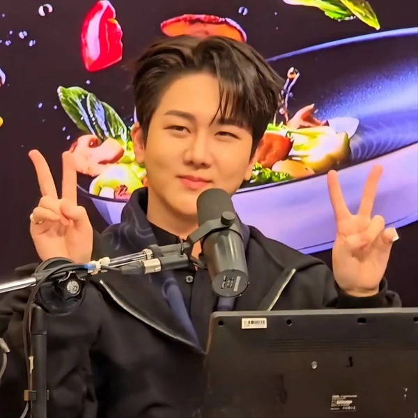 Foto populer Kim Soochan yang penuh cinta dari penggemar