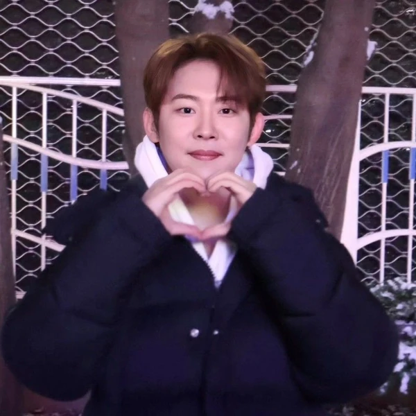 Popular photo full of fans’ love for Jinuk