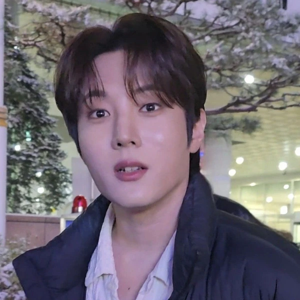 今天最受喜愛的金俊賢模樣