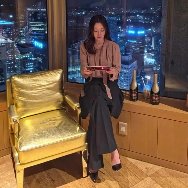 Popular photo full of fans’ love for Kim Heesun