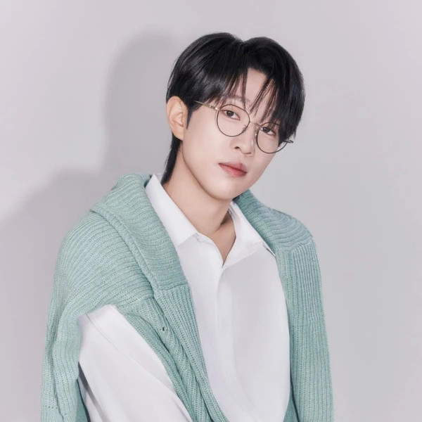 Popular photo full of fans’ love for An Sunghoon