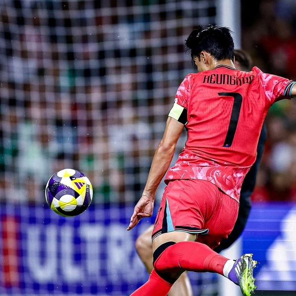 ソン・フンミンへのファンの愛が詰まった人気写真