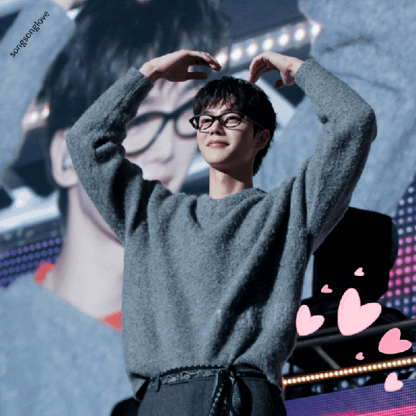 Popular photo full of fans’ love for Song Kang