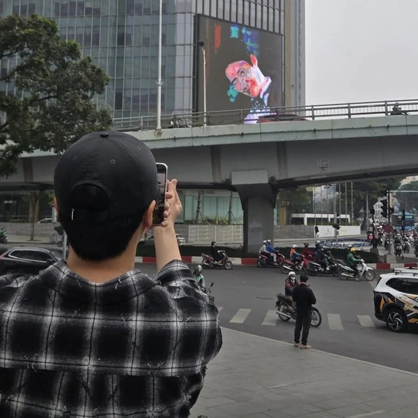 Popular photo full of fans’ love for Kim Seonho