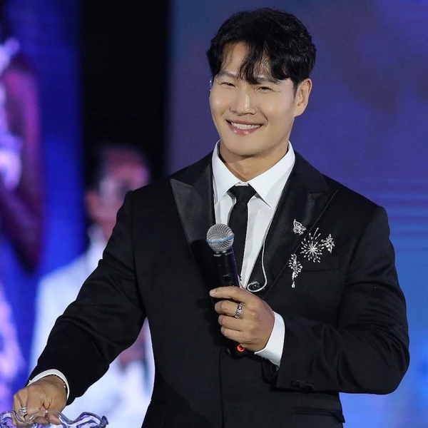 充满粉丝爱意的金钟国人气照片