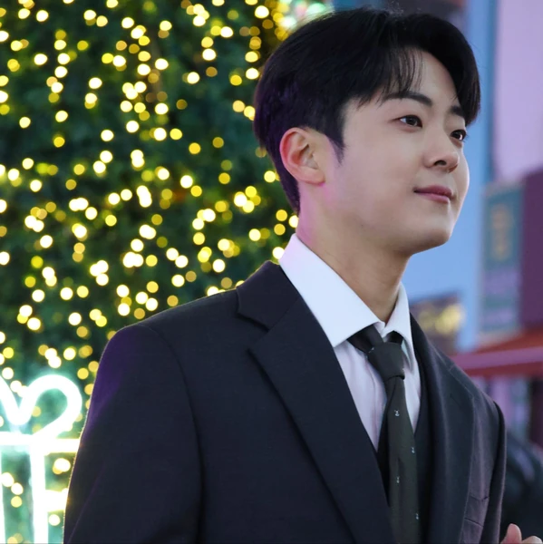 Popular photo full of fans’ love for Park Minsu