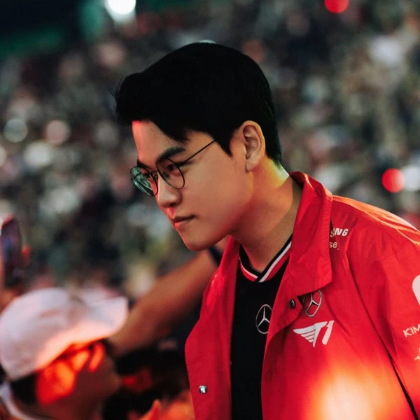 Foto profil populer Gumayusi yang dipilih melalui voting