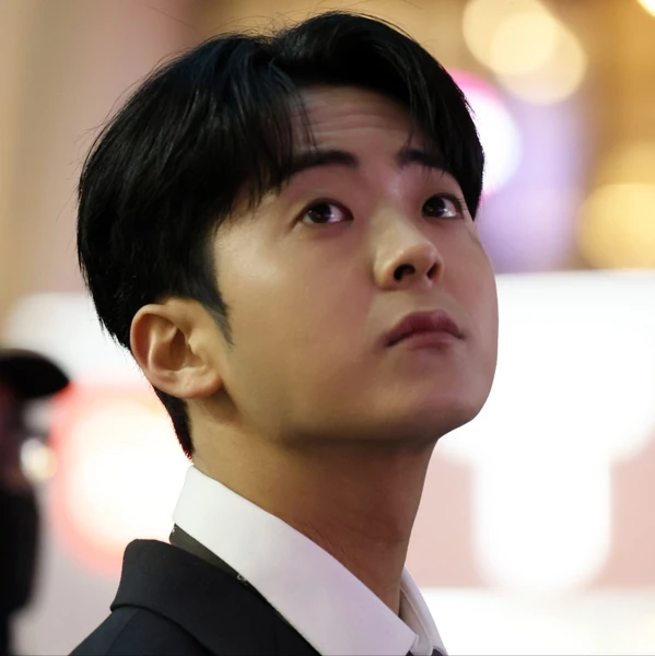 Popular photo full of fans’ love for Park Minsu