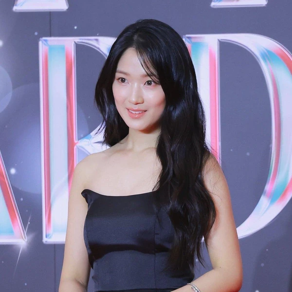 The most loved look of Kim Hyeyoon today