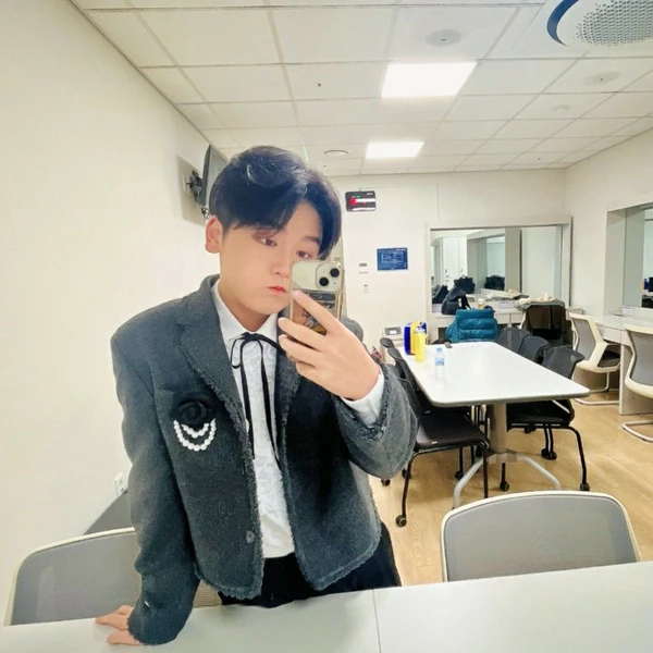 Popular photo full of fans’ love for Park Sungon