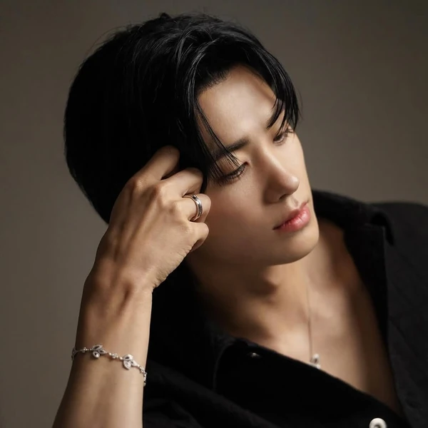 The most loved look of Park Hyungsik today