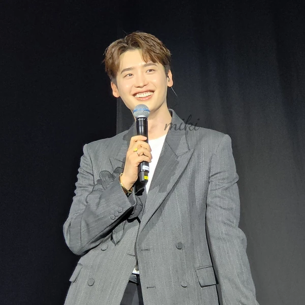 Penampilan Lee Jongsuk yang paling disukai hari ini