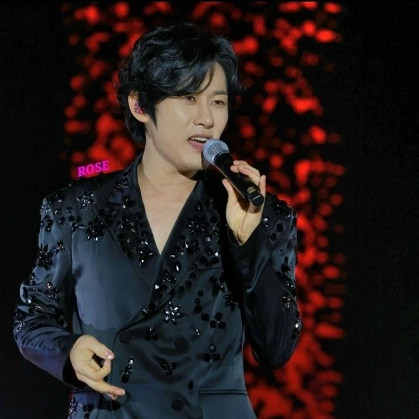 Popular photo full of fans’ love for Kang Moonkyung