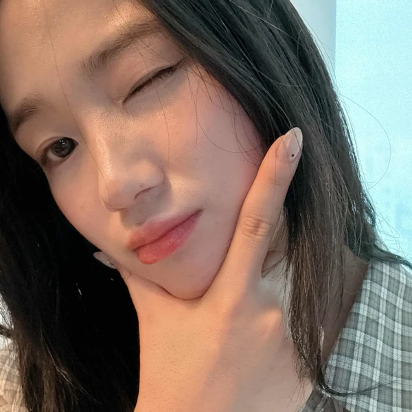 Popular photo full of fans’ love for Kim Hyeyoon