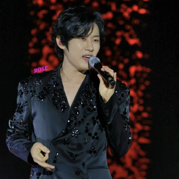 Popular photo full of fans’ love for Kang Moonkyung