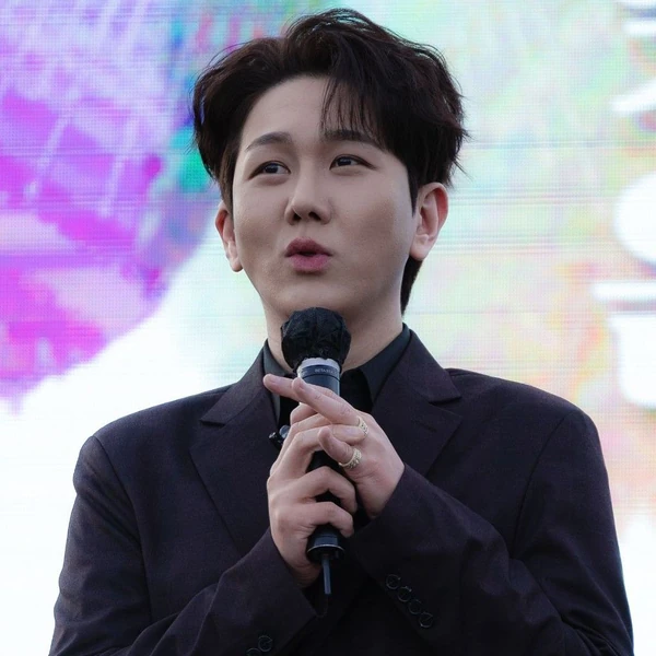 充滿粉絲愛的金秀瓚人氣照片