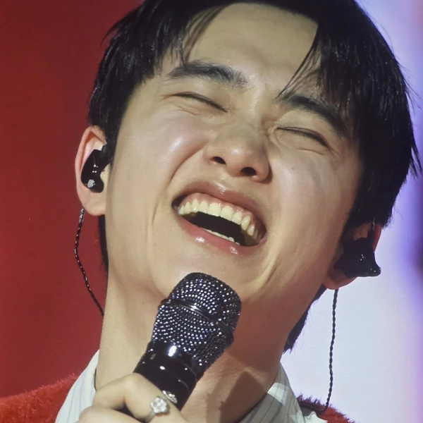 Foto populer Doh Kyungsoo (D.O.) yang penuh cinta dari penggemar
