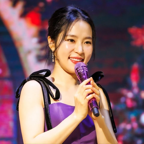 充滿粉絲愛的洪子人氣照片