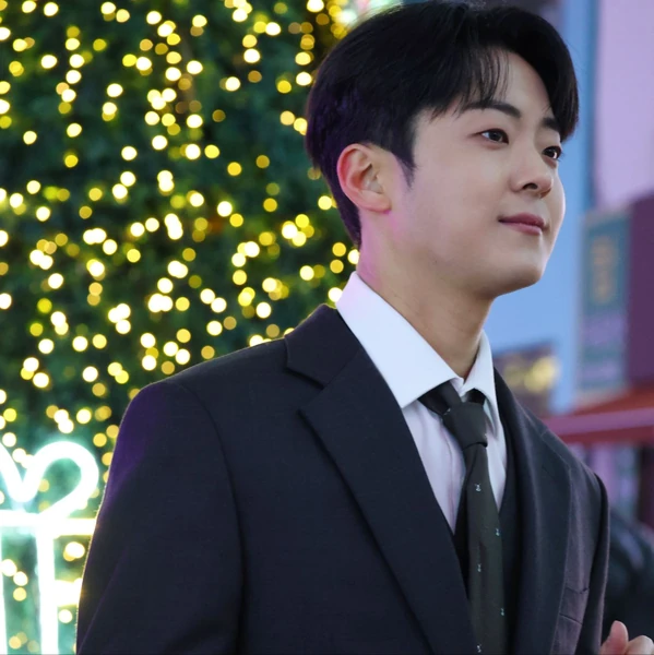 Popular photo full of fans’ love for Park Minsu