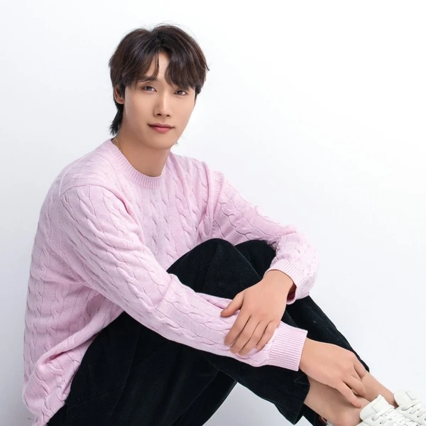 今天最受喜愛的Choi Woojin模樣