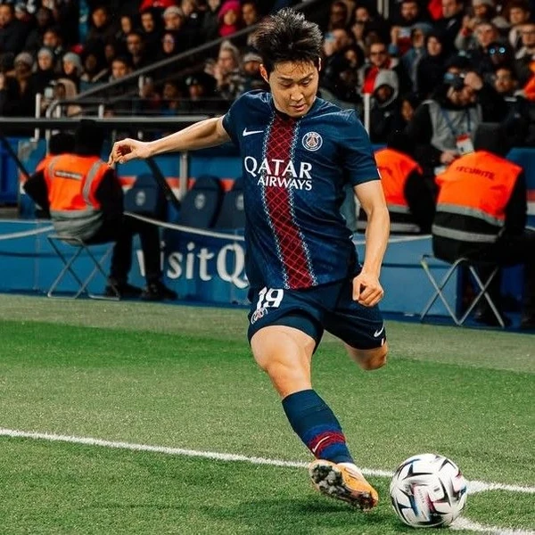 粉絲喜愛的Lee KangIn人氣個人資料照片