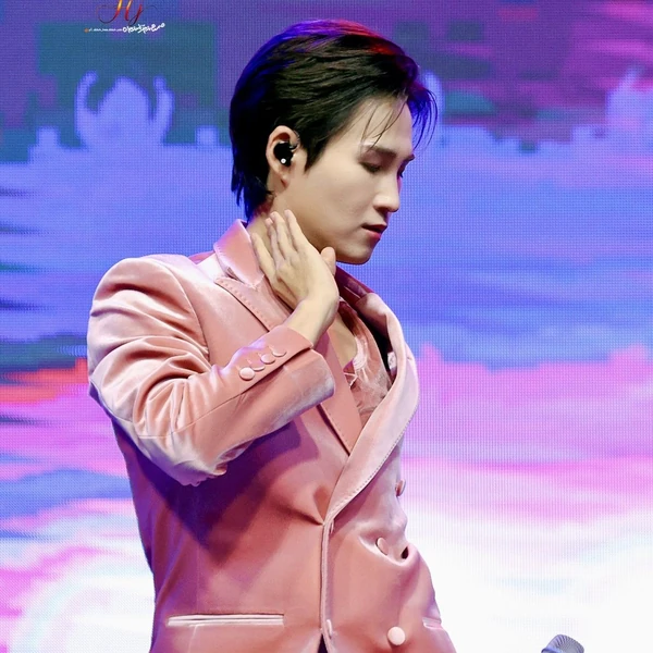 充滿粉絲愛的金熙栽人氣照片