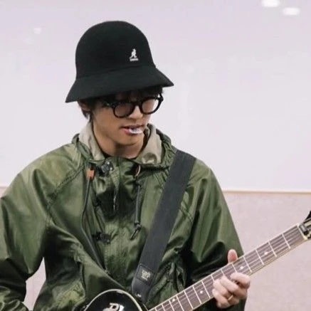 今天最受喜愛的李承允模樣