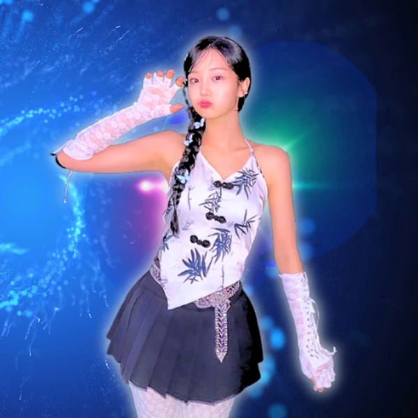 The most loved look of Kim Soyeon (2004) today