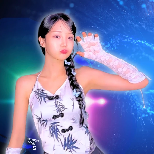 The most loved look of Kim Soyeon (2004) today