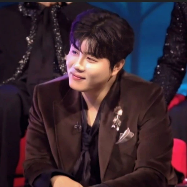 チン・ヘソンへのファンの愛が詰まった人気写真