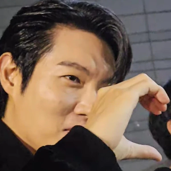 The most loved look of Son Taejin today