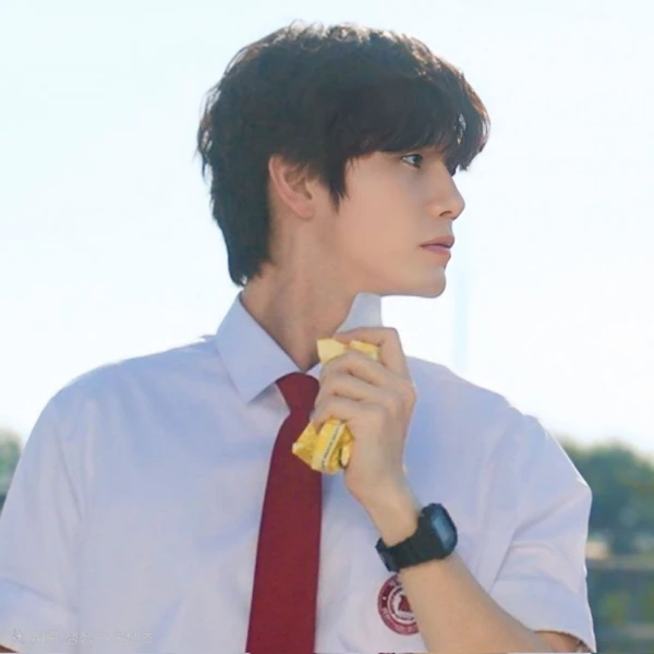 充满粉丝爱意的邕圣祐人气照片