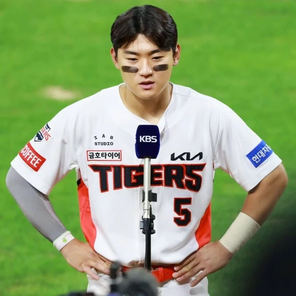 充滿粉絲愛的Kim Doyoung人氣照片