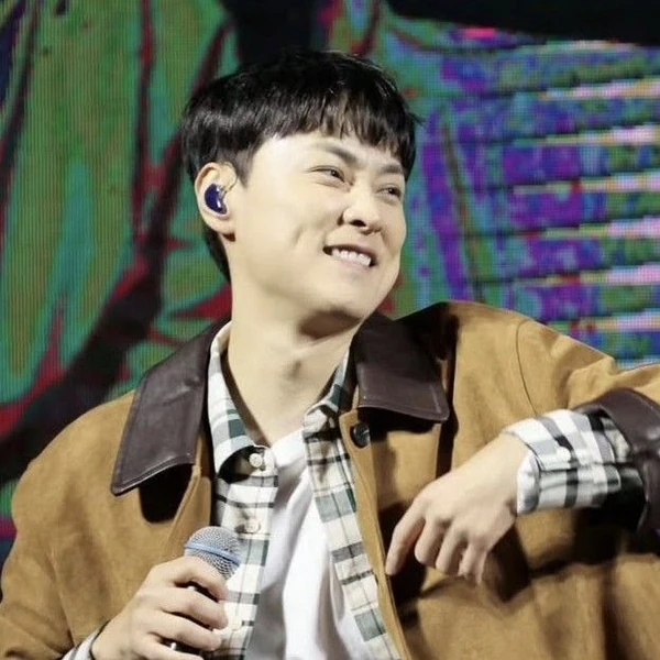 The most loved look of Min Kyunghoon today