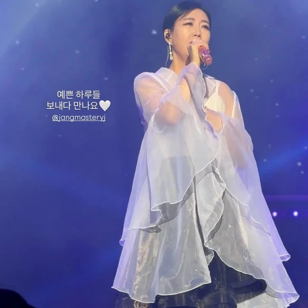 Popular photo full of fans’ love for Jang Yoonjeong