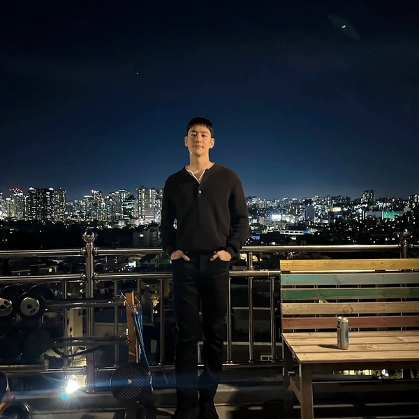 Popular photo full of fans’ love for Lee Jaehoon