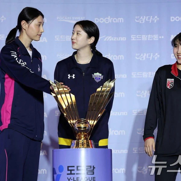 今天最受喜愛的Kim Yeonkoung模樣