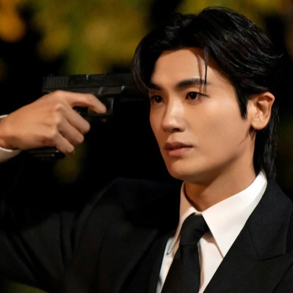 Foto populer Park Hyungsik yang penuh cinta dari penggemar