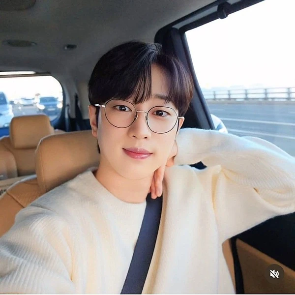 The most loved look of An Sunghoon today