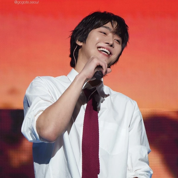 The most loved look of Ahn Hyoseop today