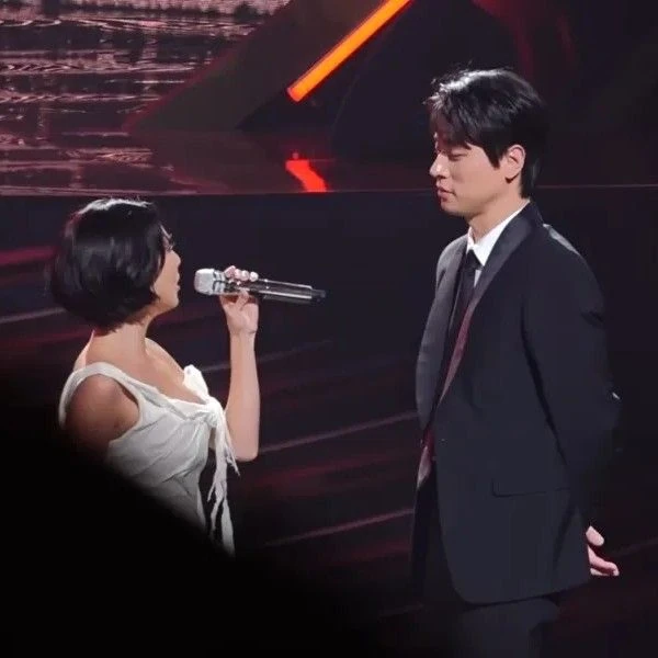 The most loved look of Park Jeongmin today