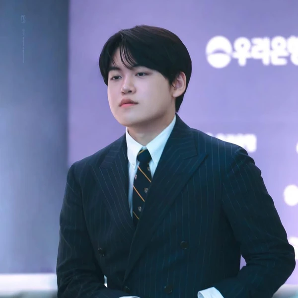 粉絲團製作的Gumayusi第一名橫幅貼文