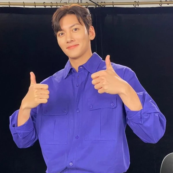 今天最受喜爱的池昌旭模样