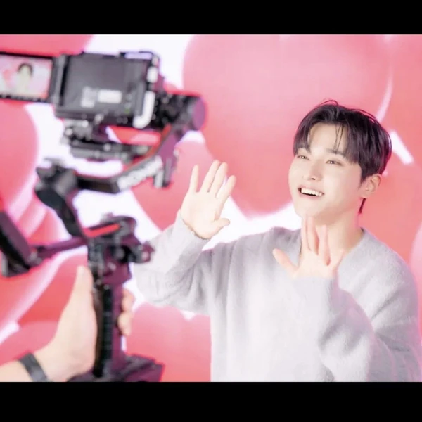 Popular photo full of fans’ love for Seong Ri