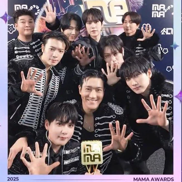 The most loved look of Choi Siwon today