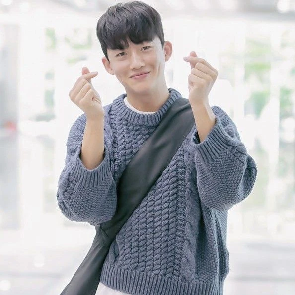 The most loved look of Shin Seungtae today