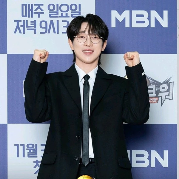 Popular photo full of fans’ love for An Sunghoon