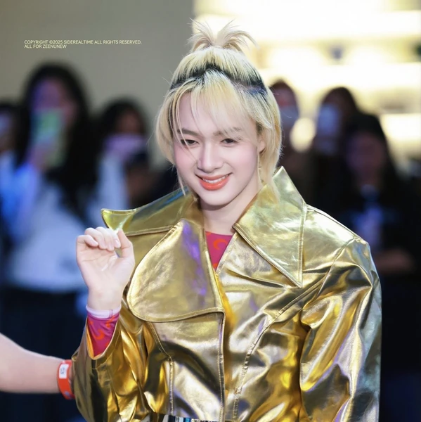 Popular photo full of fans’ love for NuNew